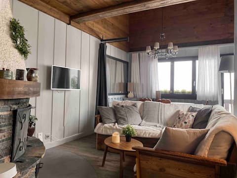 Ski-in/out, central, sauna, chimney, charm & views