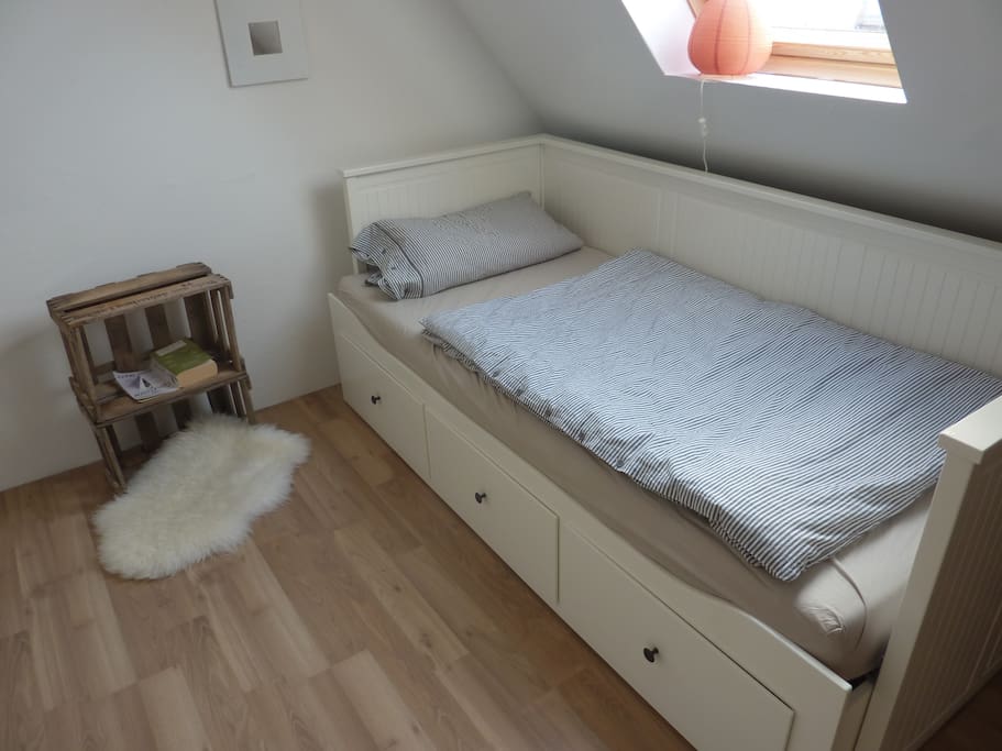Ausziehbares Bett im Dachgeschoss