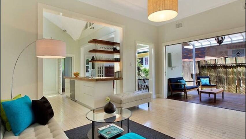 Modern Bondi Beach House gallery image 5