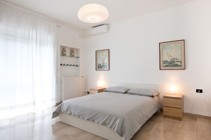 Big, Central and Bright apartment gallery image 4