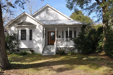 Downtown Southport Cottage