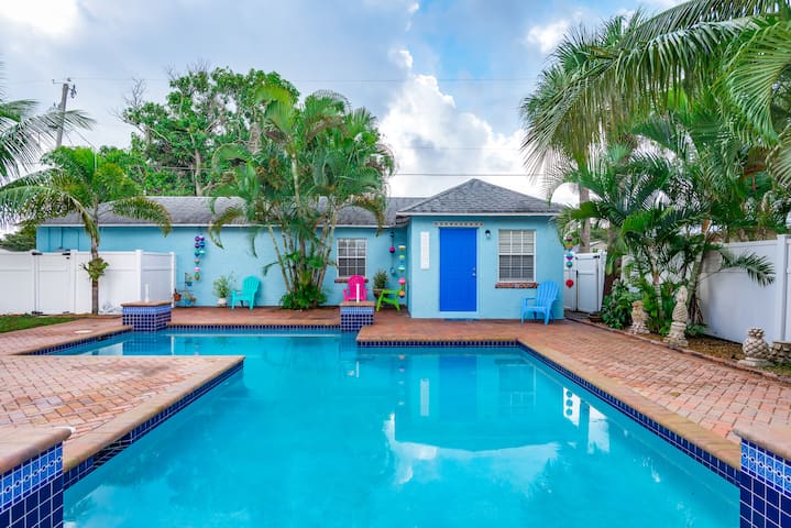 Cozy Seaside Themed Cottage - Close to Everything