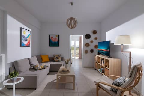 Popular Airbnb listing: Soak up the Retro Vibes at a Beachfront Escape in Δήμος Μαλεβιζίου