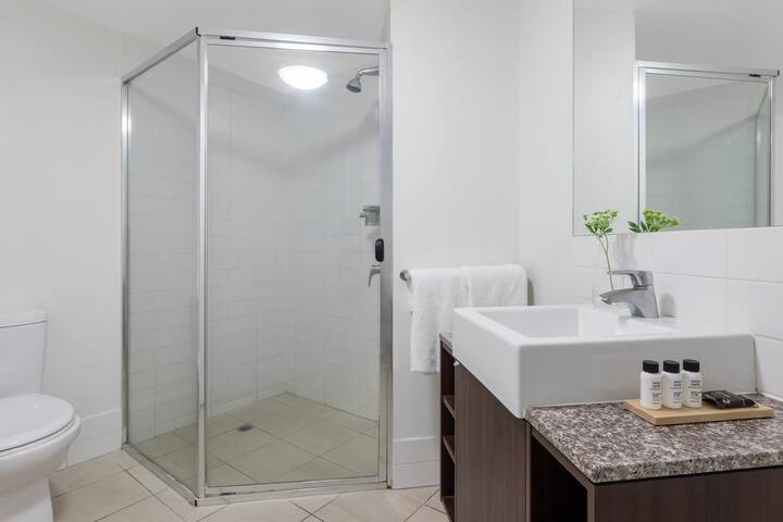 Spacious 2 Bed Apartment near Eagle St Pier gallery image 3