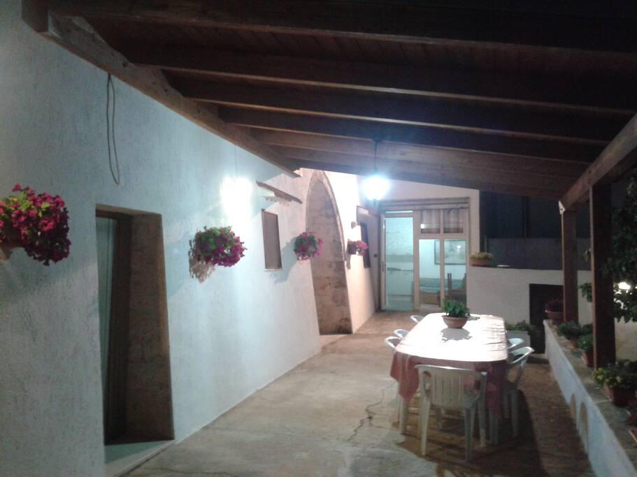 Esterno con veranda in legno