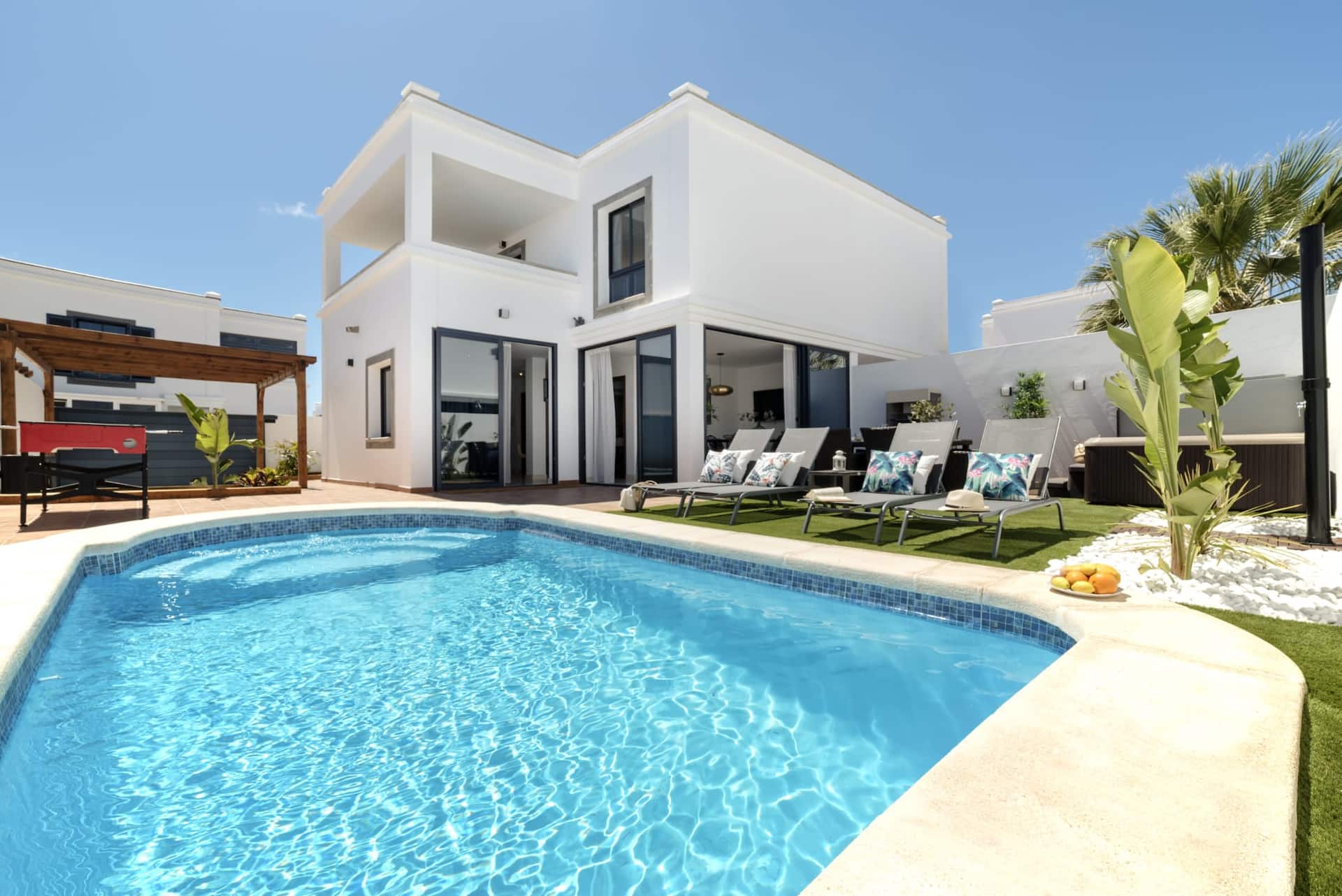 Villa Acacia. Heated Pool, Jacuzzi and A.C.