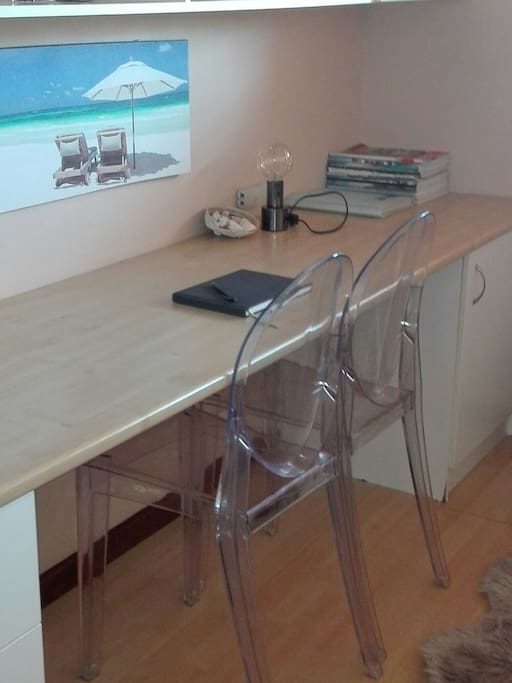 Large desk to work or eat on.