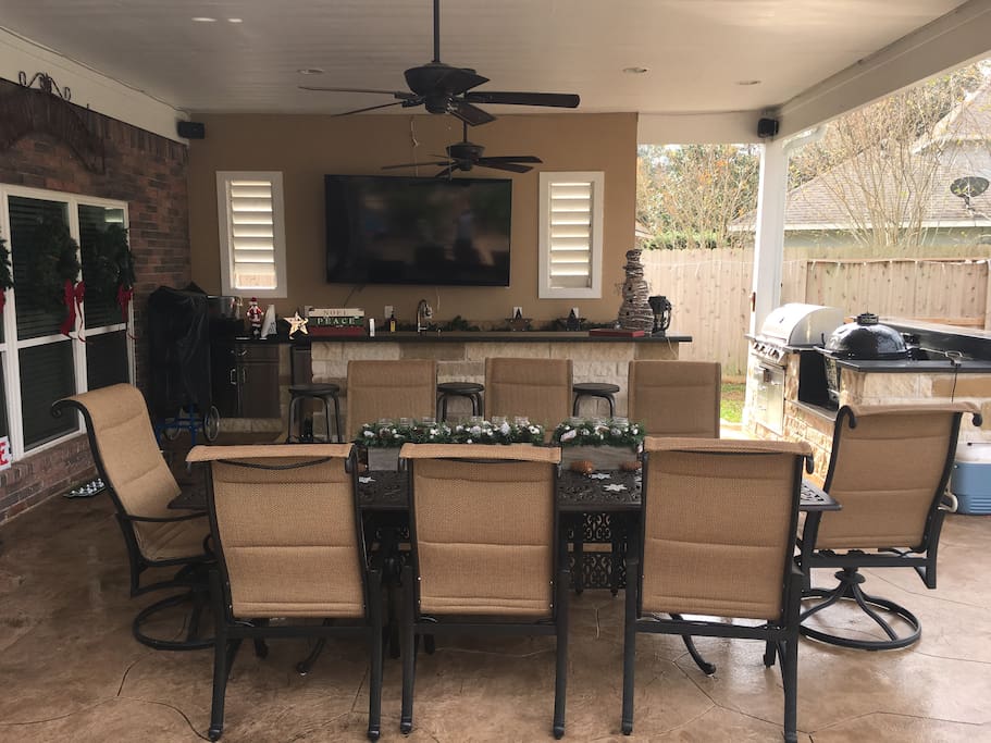Outdoor covered area: 8ft bar, 80" TV with surround sound, 2 grills, giant outdoor table. Outdoor kitchen includes oven, dishwasher, ice machine, beer fridge, wine fridge and sink.