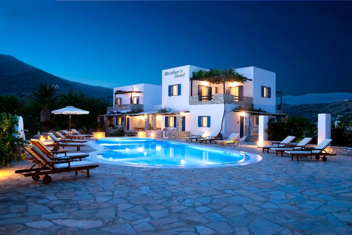 Brothers Hotel Ios Luxe Double - Pernottamento e colazione in affitto a Ios,  Egeo, Grecia - Airbnb