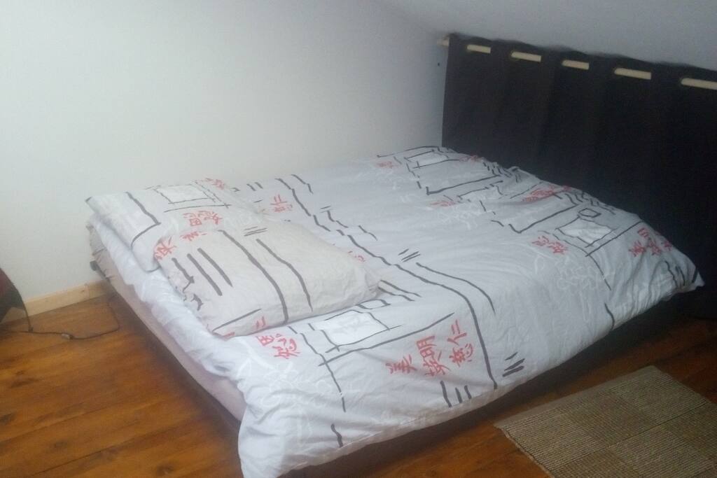 Lit double chambre 1