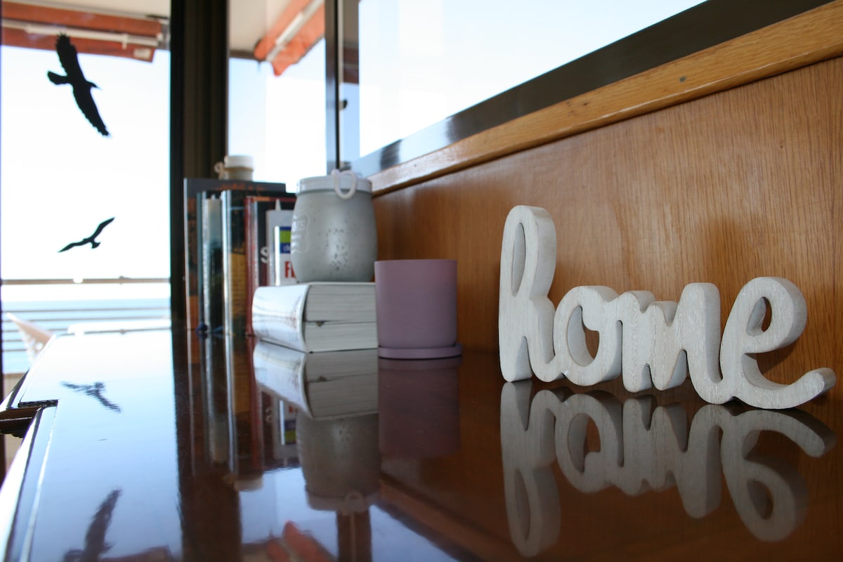 Top Airbnb: Alicante Beachfront in Alacant / Alicante