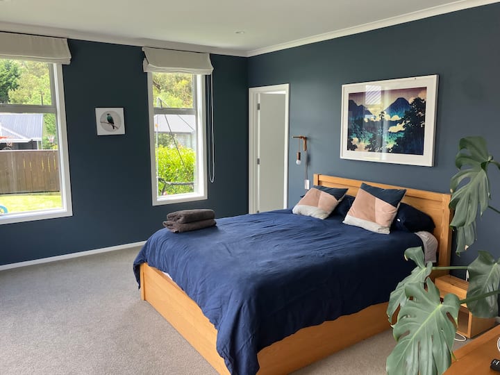 Chumba kikubwa cha kulala na ensuite, kitanda cha malkia 