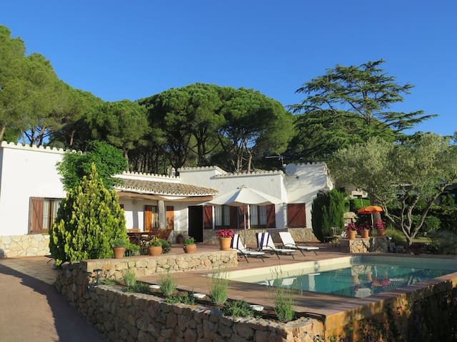 Casa Calendal: con piscina, playas a 5 minutos.