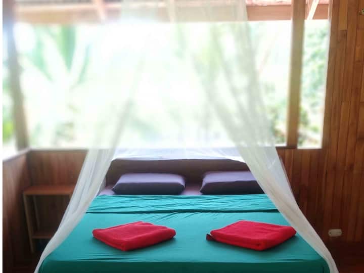 เตียงควีนไซส์ชั้นบน