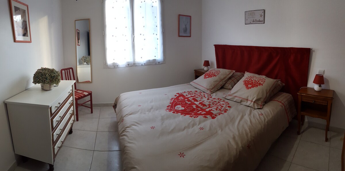 ห้องนอน 3 เตียงตู้เสื้อผ้า 160x200 2 ประตูและลิ้นชัก 4 ลิ้นชัก

