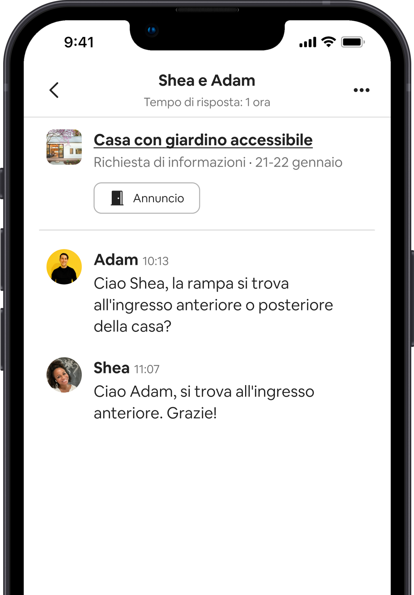 Lo schermo di un cellulare mostra la conversazione di un host che descrive le caratteristiche di accessibilità del suo alloggio a un ospite che vuole saperne di più. L'ospite chiede: "Ciao Shea, la rampa si trova all'ingresso anteriore o posteriore della tua casa?" L'host risponde: "Ciao Adam, la rampa si trova all'ingresso anteriore. Grazie mille!"