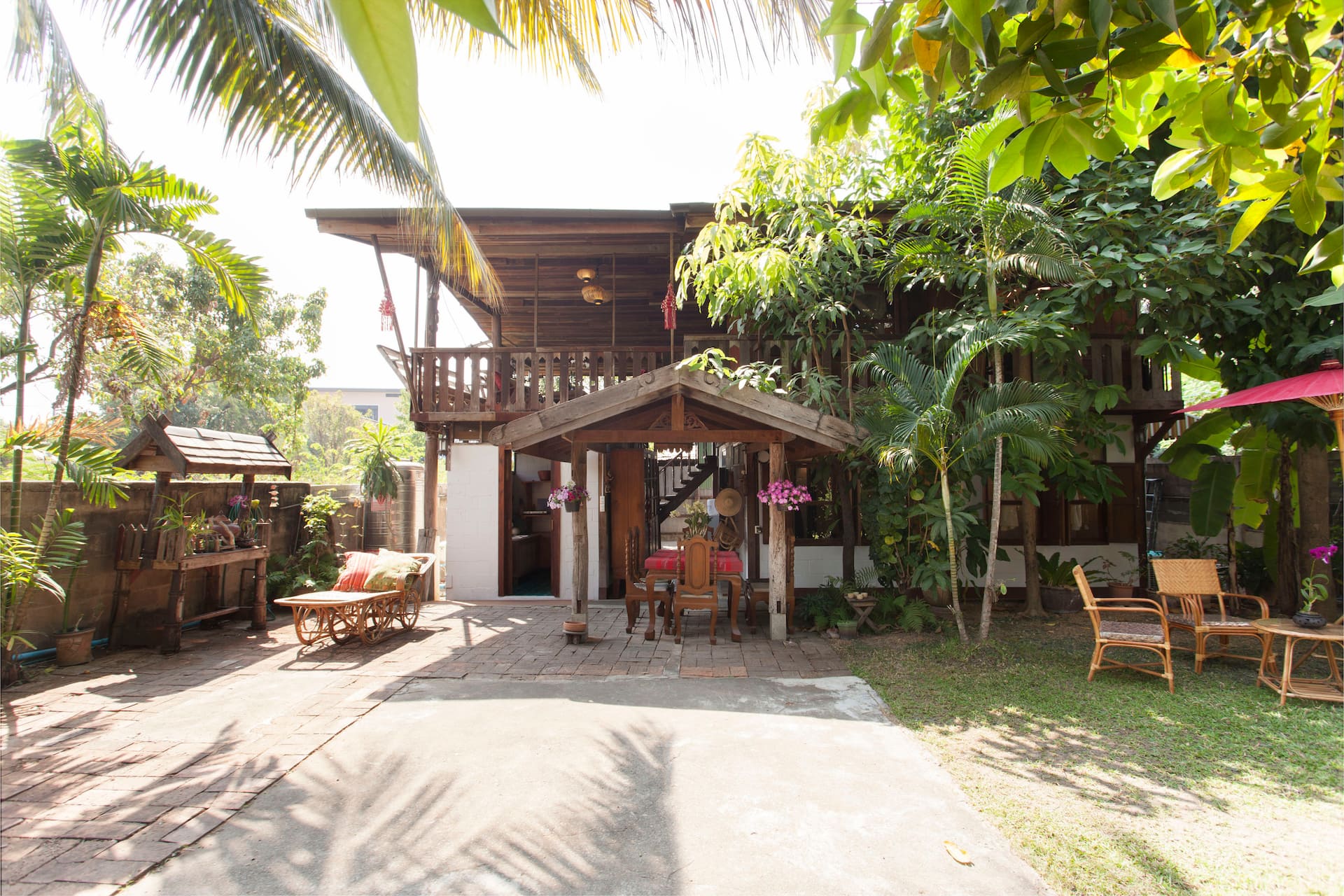 Job Sri Dha - Lanna Style Home & Yoga