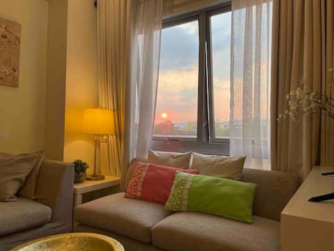 NATURALLY WELL-LIT 2 BEDROOM CONDO