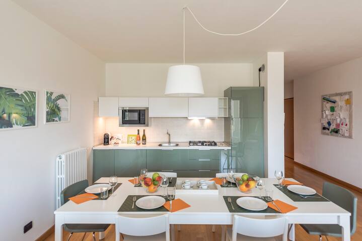 Margherita. Trilocale con terrazza vista lago. gallery image 4