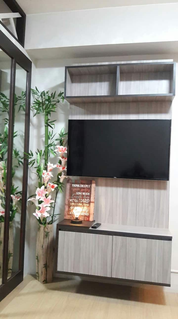 Homey And Clean 1 Bedroom Unit @Mplace W/netflix - Quezon City