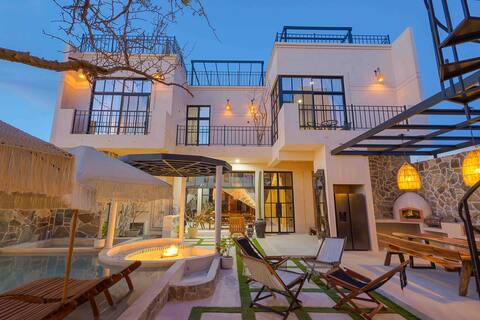 Chukum house and apartments for 18 people