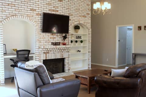 KING BED W. PLANO / N Dallas BEAUTIFUL Sanitized+!