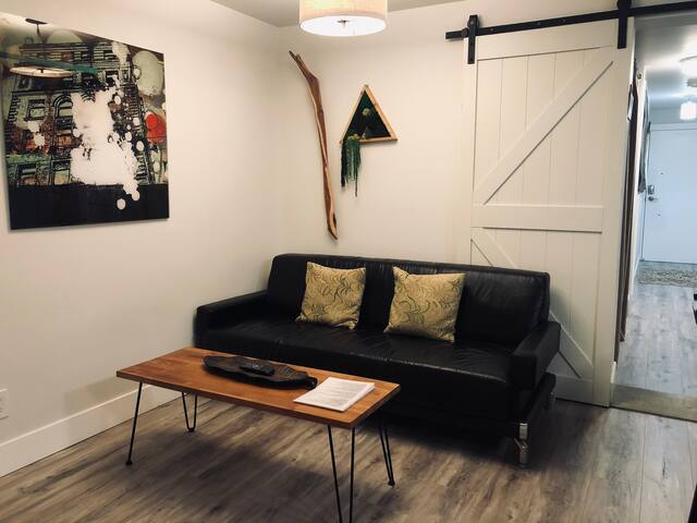 Kensington-Cedar Cottage Private Suite & Entrance gallery image 3