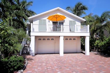 La Casa on Mango, heated pool, 3 min walk to beach