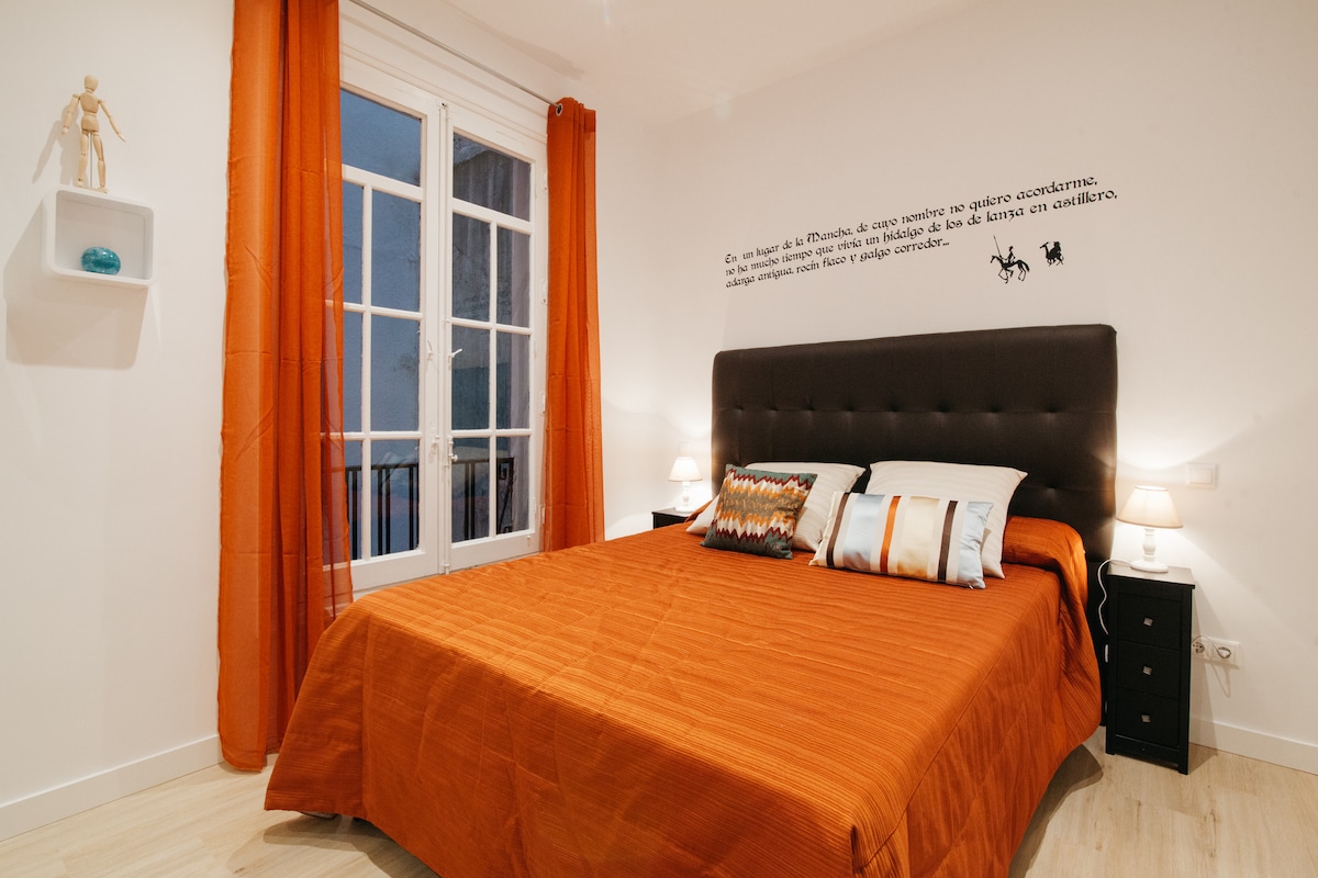 Hlavná spálňa s kúpeľňou
Hlavná spálňa (vlastná kúpeľňa)(150/190)