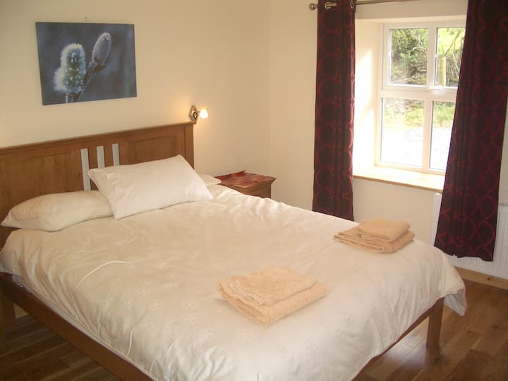 Foresters Cottage- King Size Ensuite Bedroom