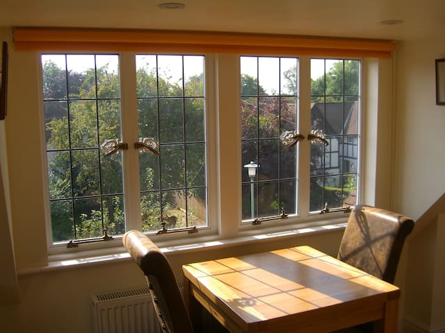 Luxury King Size bed,  large rooms, quiet road