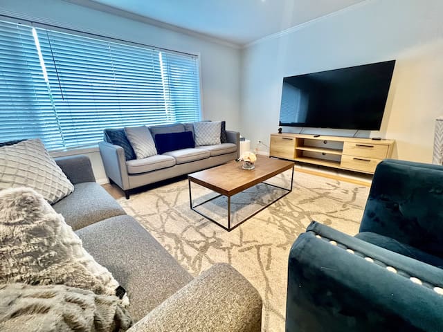 💥💎6 beds 2.5 baths near Downtown w/ 4 car parking