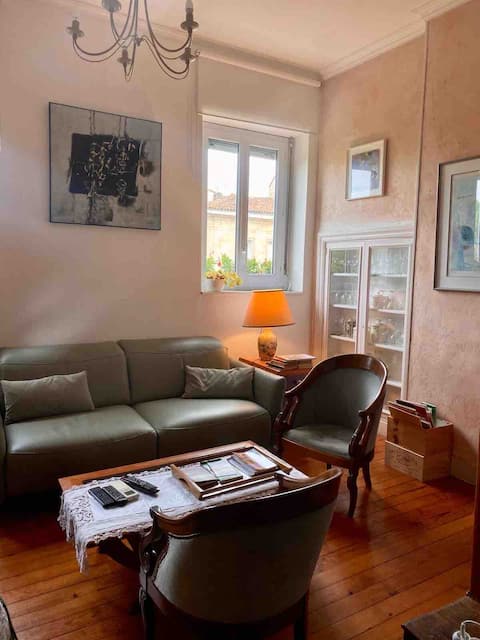Propriété Airbnb réussie: Small apartment for couples in a beautiful neighborhood. à Chartrons Grand Parc Jardin Public