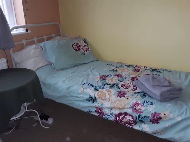 Airbnb Harlow Holiday Rentals Places To Stay