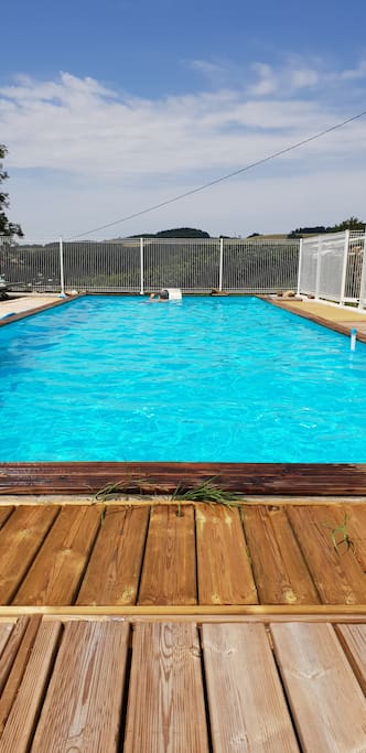 piscine 12 x 4 m prof. 1,70m / sécurisée norme NF P90-306 / filtrage électrolyse (sans chlore chimique)
