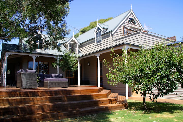 Kids paradise – park AND beach. Amazing location!