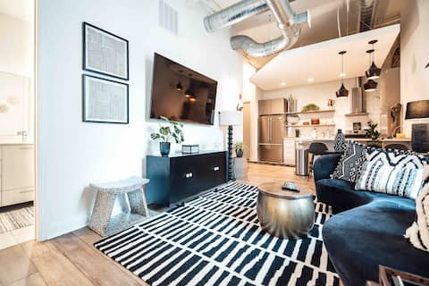 Popular Airbnb listing: CENTER OF Downtown CINCINNATI in C.B.D.