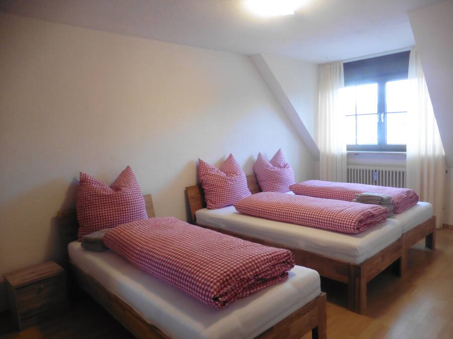 3 Bett Zimmer
