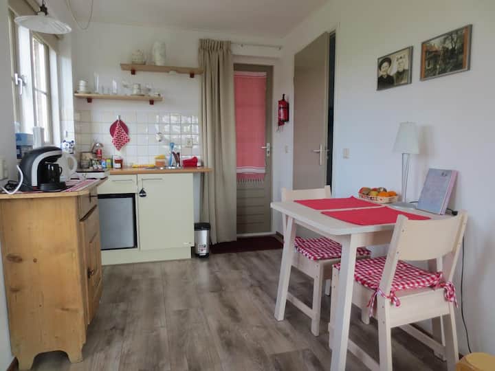 Kuhinja i prostor za sjedenje, ovo je nekoć bila štala za svinje.