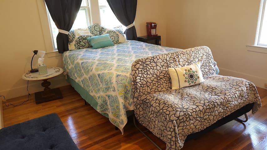 Cozy Private Bedroom