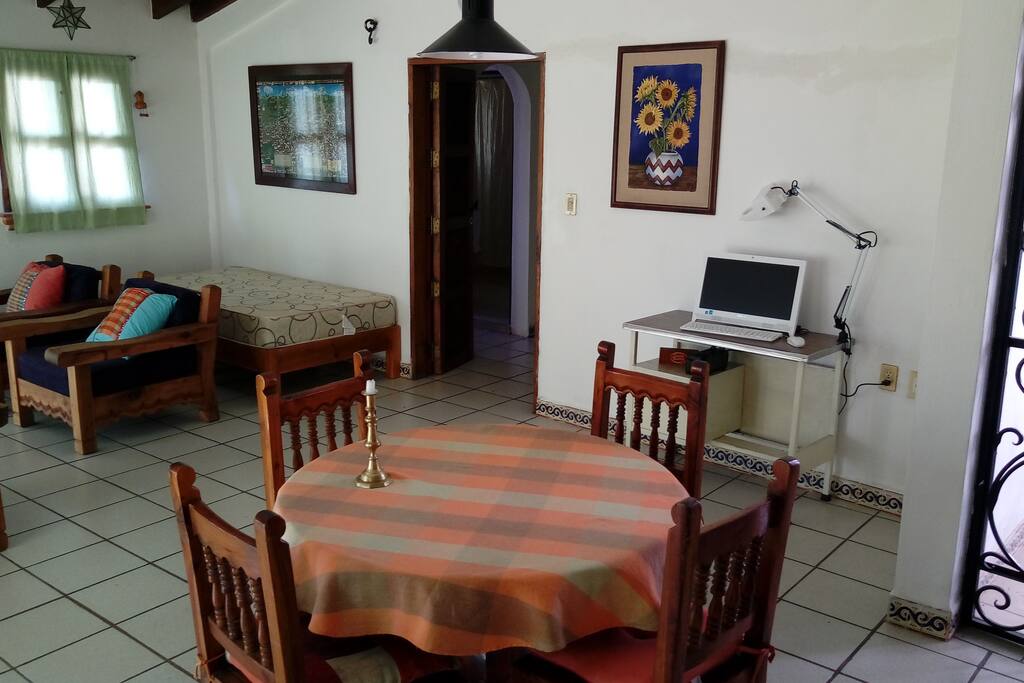 comedor, computadora all-in-one
