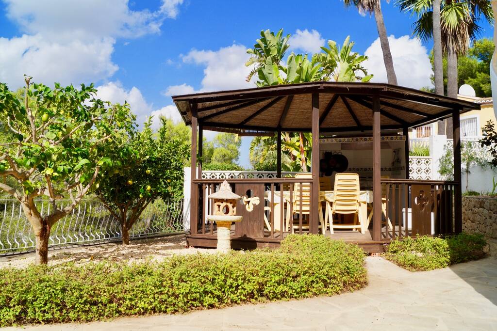 Pergola met buitenkeuken