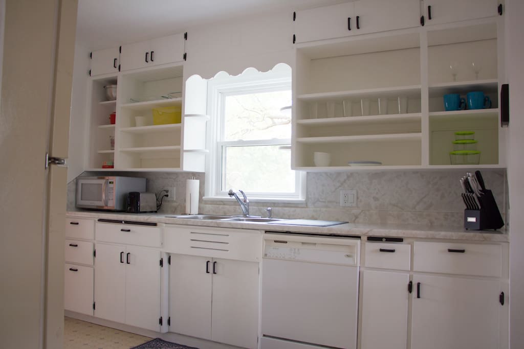 Updated kitchen with lots of workspace