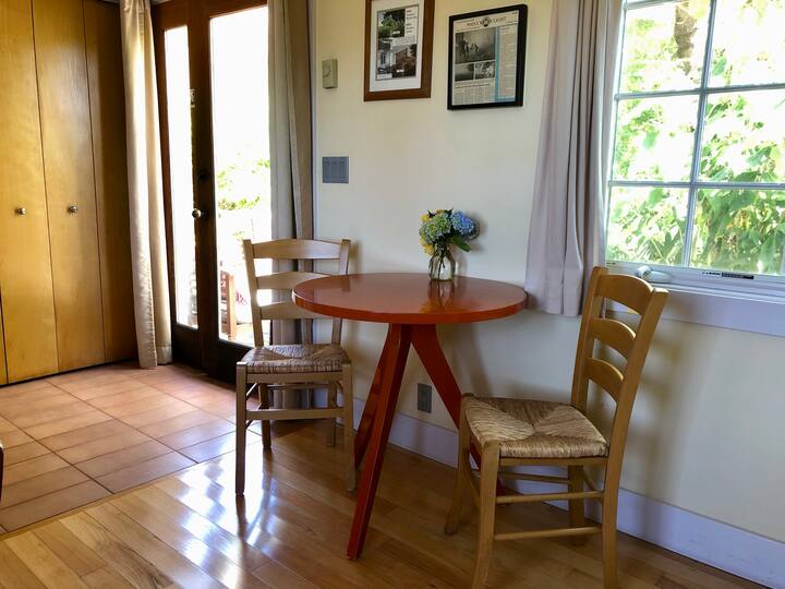 Point Reyes, Honeybee Cottage, big bed, nice spot!