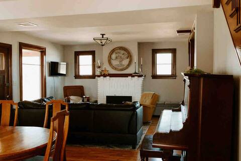 Historic Home overlooking Red River