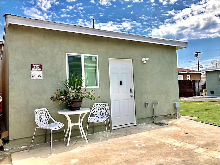 Cute New Studio Guesthouse! Wifi + Near Major Fwys - Gardena, CA
