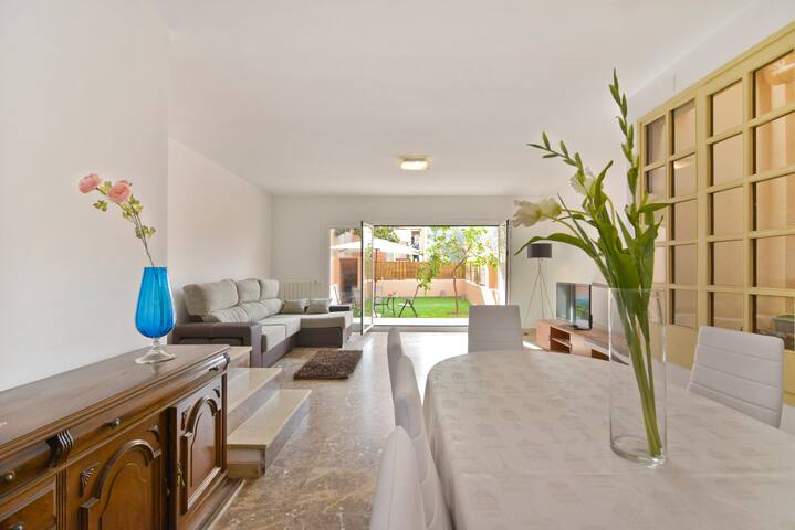 Nice Park Güell House with garden & parking gallery image 3