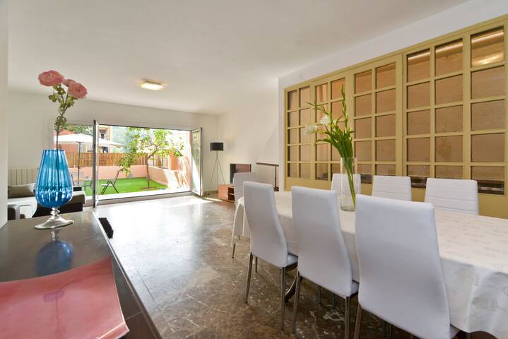 Nice Park Güell House with garden & parking gallery image 2