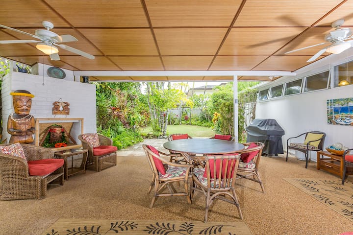 Beautiful home, Steps to the beach