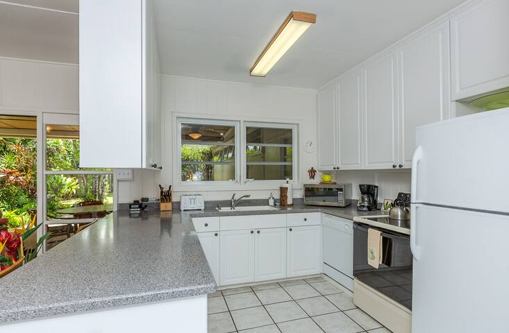 Beautiful home, Steps to the beach gallery image 3